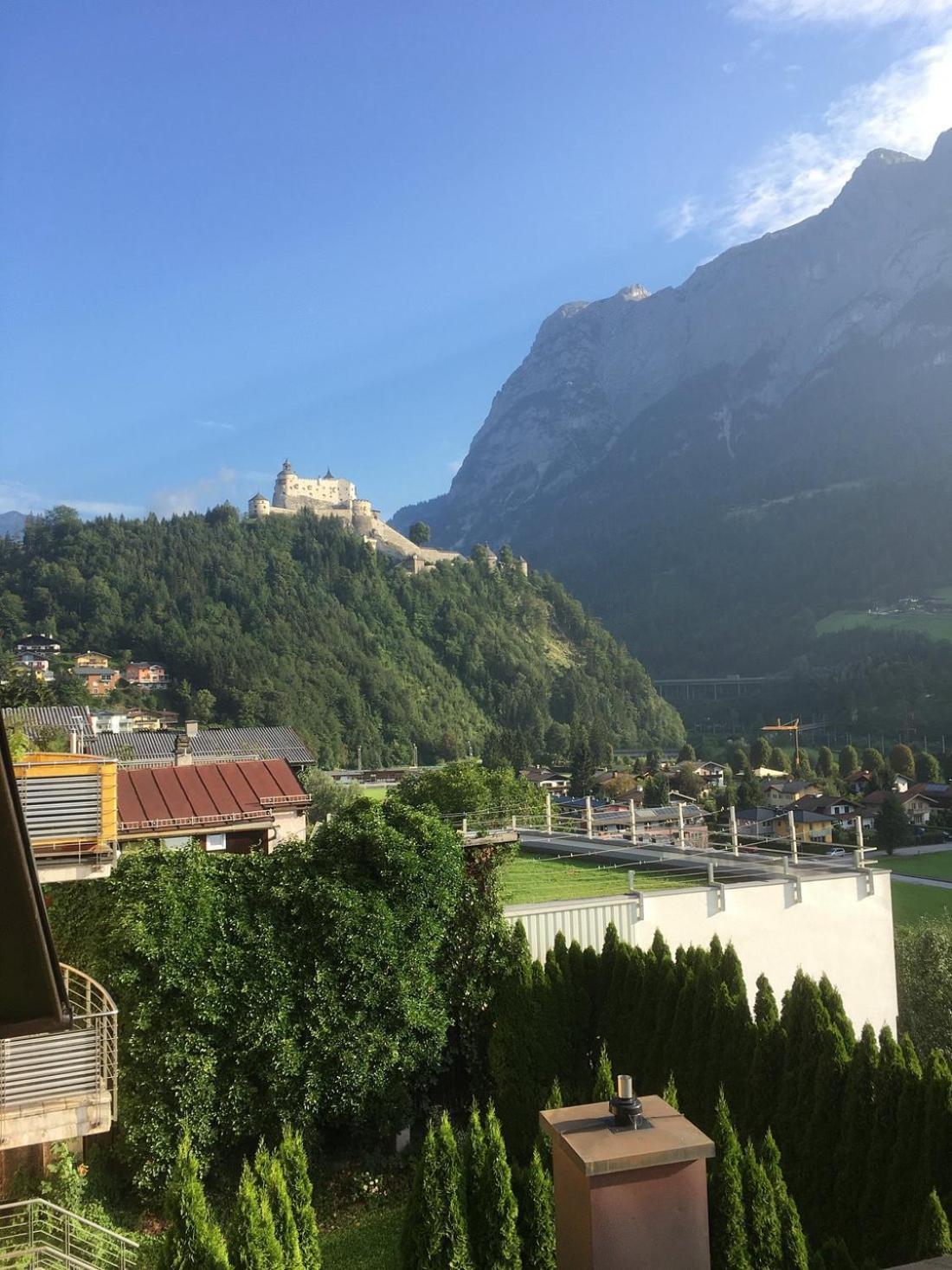 Weisses Roessel-Cavallo Bianco Werfen Luaran gambar